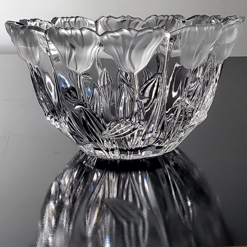 9 3/8" 24% Lead Crystal Tulip Clear Frosted Raised Bowl by Block Made in Poland - Picture 8 of 13